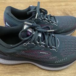 Brooks Glycerin 19 Women’s Sneakers.  Size 9