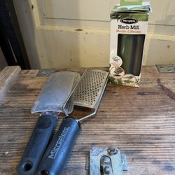 Microplane Grater Zester And Herb Mill Set. 