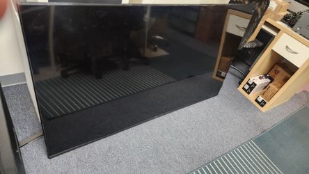 Hisense 70" father's parts the screen is cracked