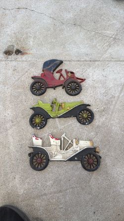 1910 Cast metal home decor plates classic cars