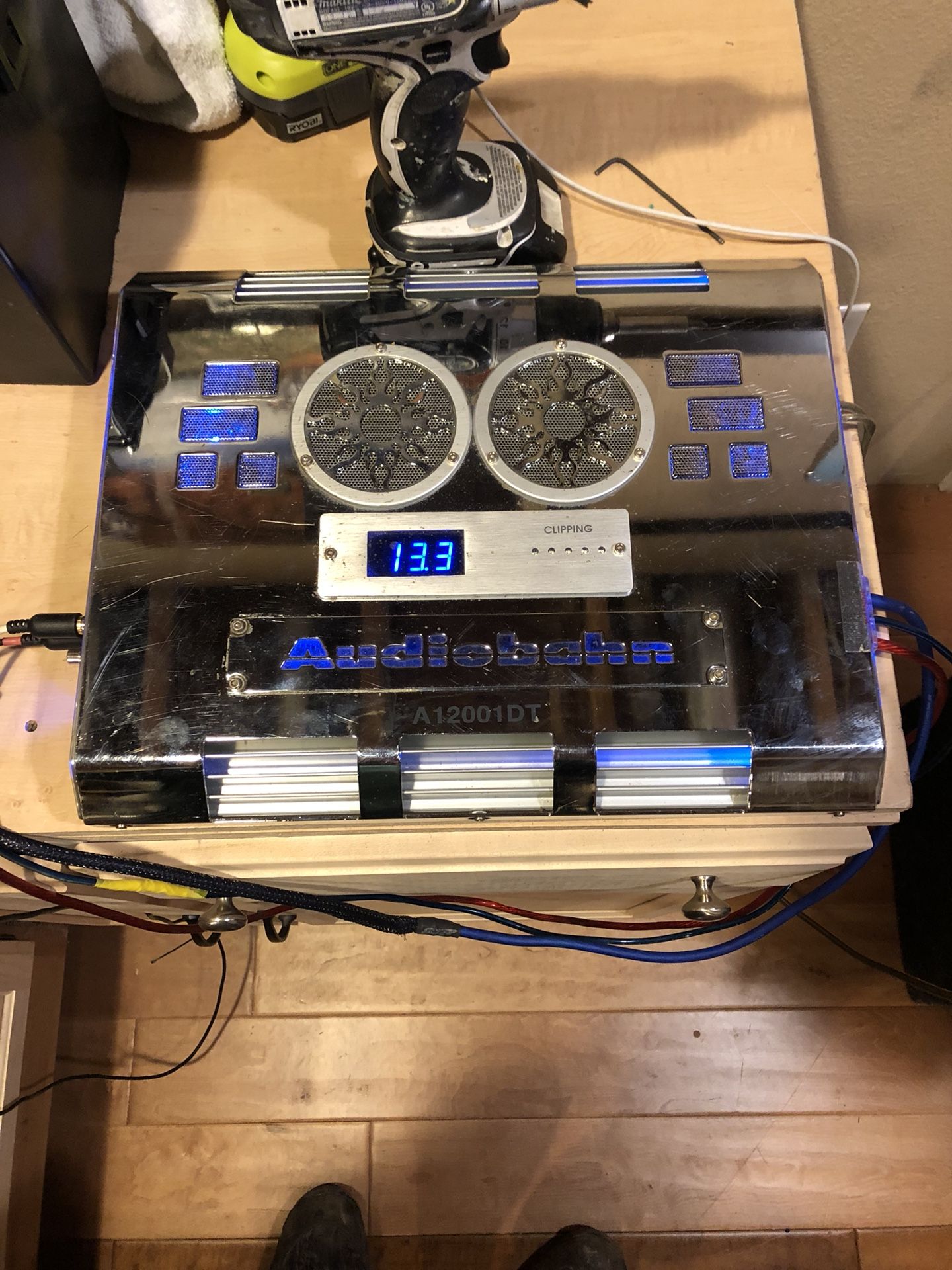 Audiobahn A12001DT 1200 watt mono amp that is one ohm stable