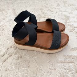 Franco Sarto platform sandals size 6