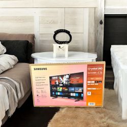HD375 43” Samsung smart 4k led Uhd tv floor model 