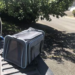 Small Dog Cat Rabbit Bunny Kennel Crate Carrier Like New 20” L by 10” W by 10” H