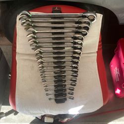 blue point metric ratchet set of wrenches from snap on new 