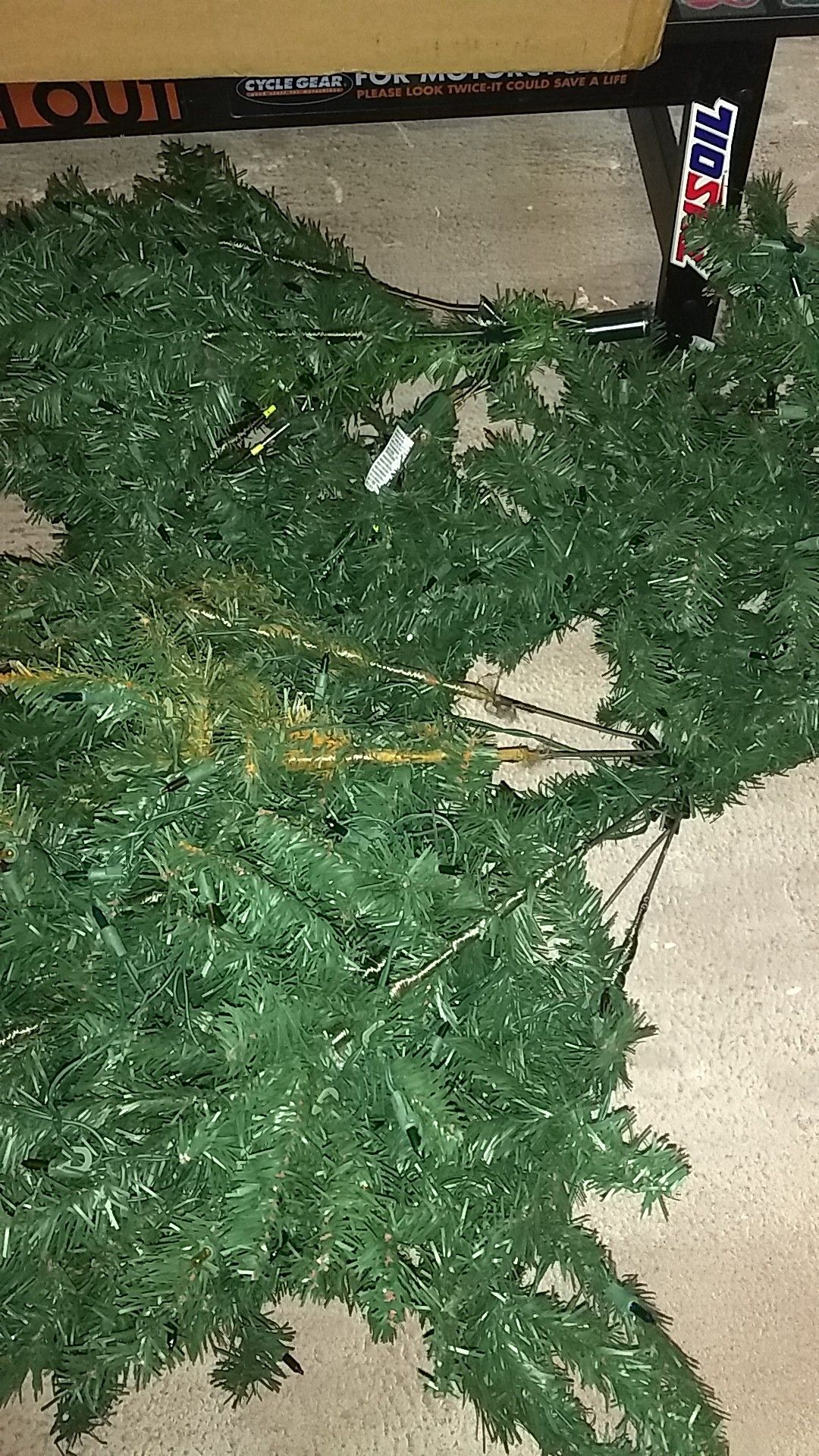 6 feet tree and decorations for FREE