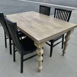 Beautiful Wooden Dining Table w/ Chairs 