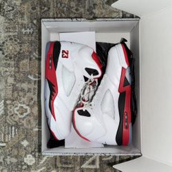 Jordan 5 Retro Fire Red Black Tongue Size 10.5 Men New 