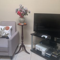 Stand With Vase And Flower 