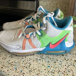 Lebron Witness VII Size 11