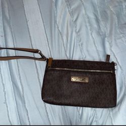 Michale Kors Wristlet 