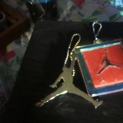 Nike AIR JORDAN SHOE TIE AND GOLD KEY RING