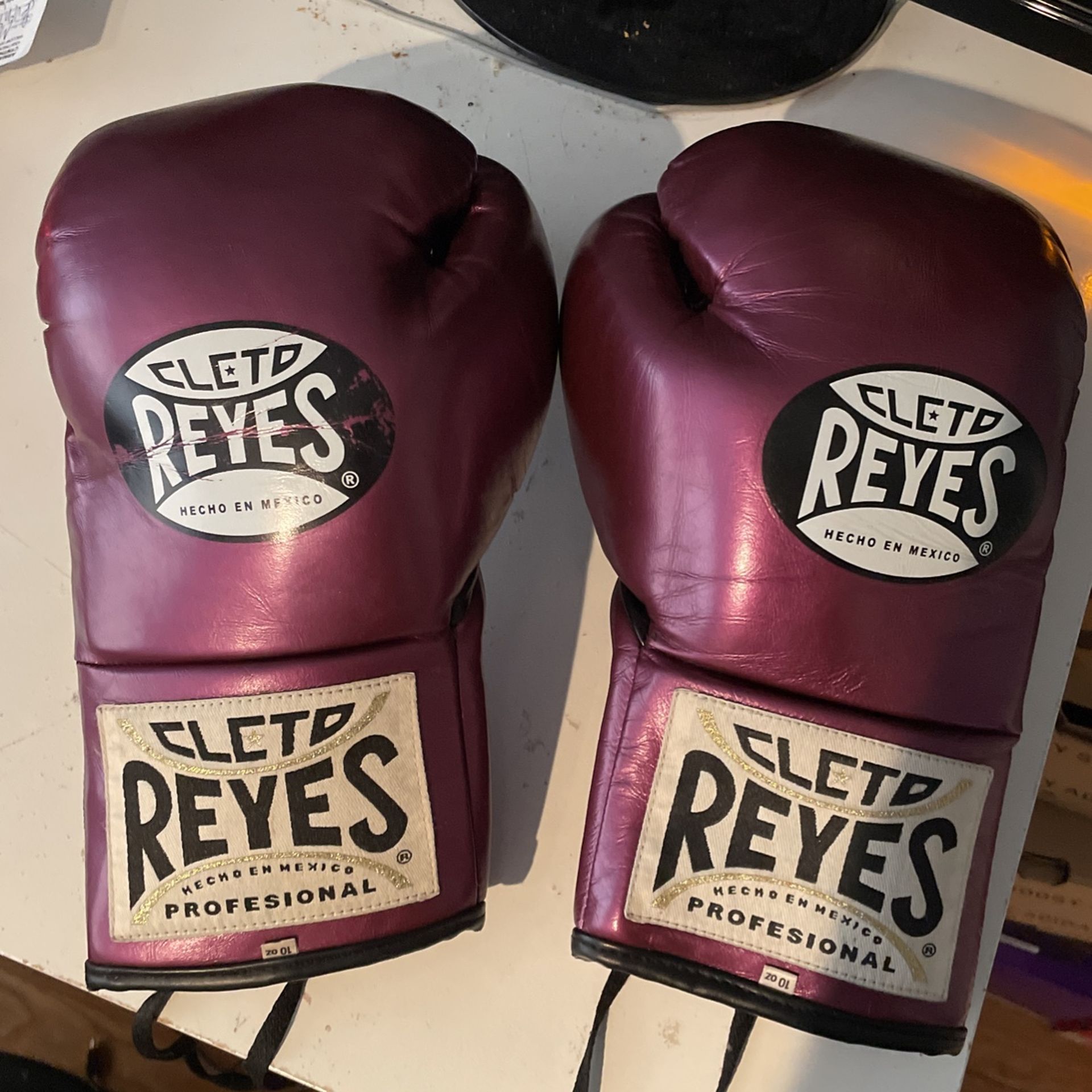 Cleto Reyes 10 Oz Pro Boxing Gloves
