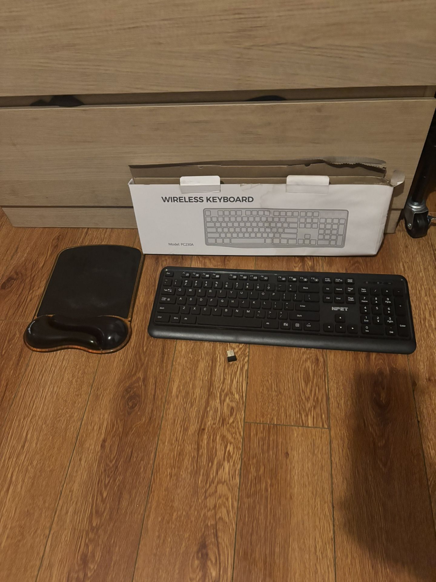 Mouse pad and Wireless Keyboard
