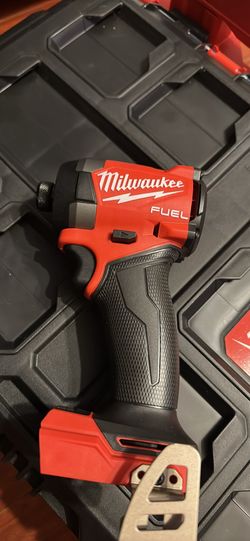 Milwaukee Fuel M18 Impact Drill 