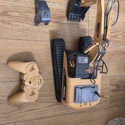RC Excavator with Attachments