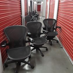 HERMAN MILLER AERON CHAIRS SIZE B LIKE NEW