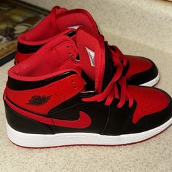 Jordan 1 Mid Alternate Breed