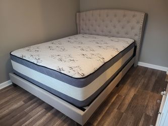 Queen pillowtop mattress with boxspring 