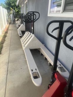 Crown PTH50 pallet jacks