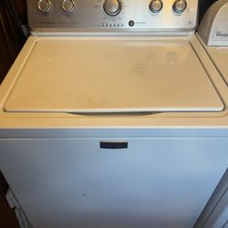 I’m Sell  Washer Is A Maytag  And Dryer  Is  A Whirlpool 