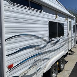 Weekend warrior toy hauler