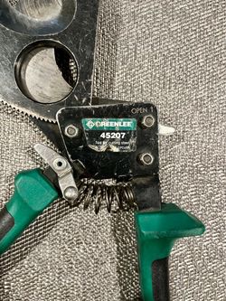 Greenlee Racheting Cable Cutter Copper Alum 1000 MCM PN# 45207