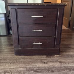 Nightstand/Dressers