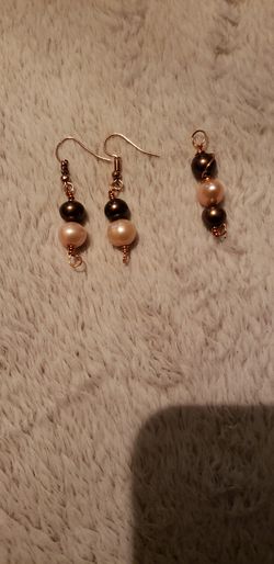 Pearl earrings and pendant