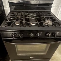 Kenmore Beautiful Black Gas Stove  whit 5 Burners 