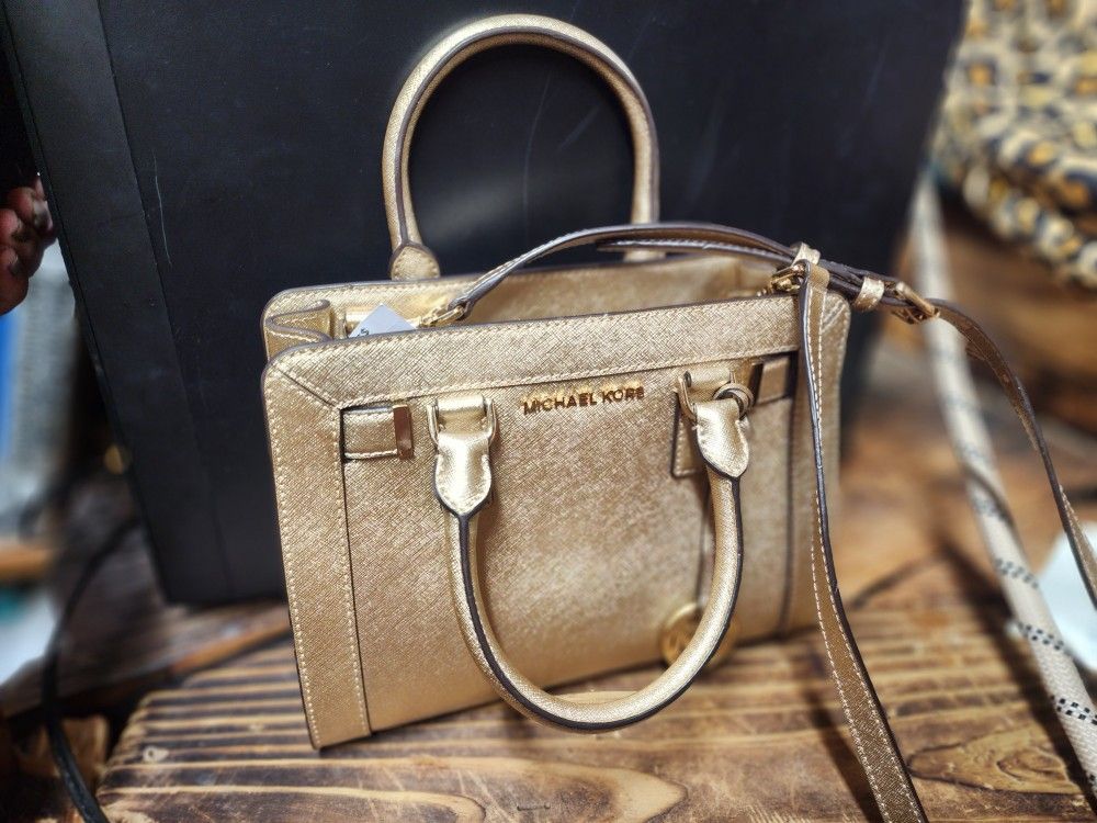Michael Kors Gold Tote / Crossbody – Chic & Classy
