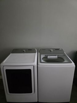 SAMSUNG WASHER AND DRYER SET BOTH ELECTRIC XL CAPACITY 5.3 CU CLEAN AND DESINFECTED DELIVERY AVAILABLE FOR EXTRA FEE