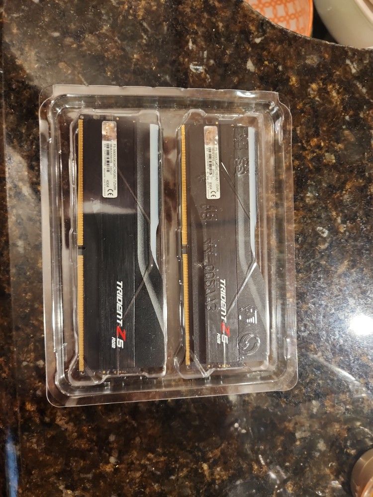  32GB Gigabyte Trident Z5 RGB 5600mhz DDR 5 