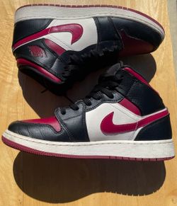 Nike Air Jordan 1 Mid Bred Toe