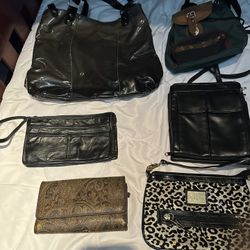 6 WALLETS & PURSES 