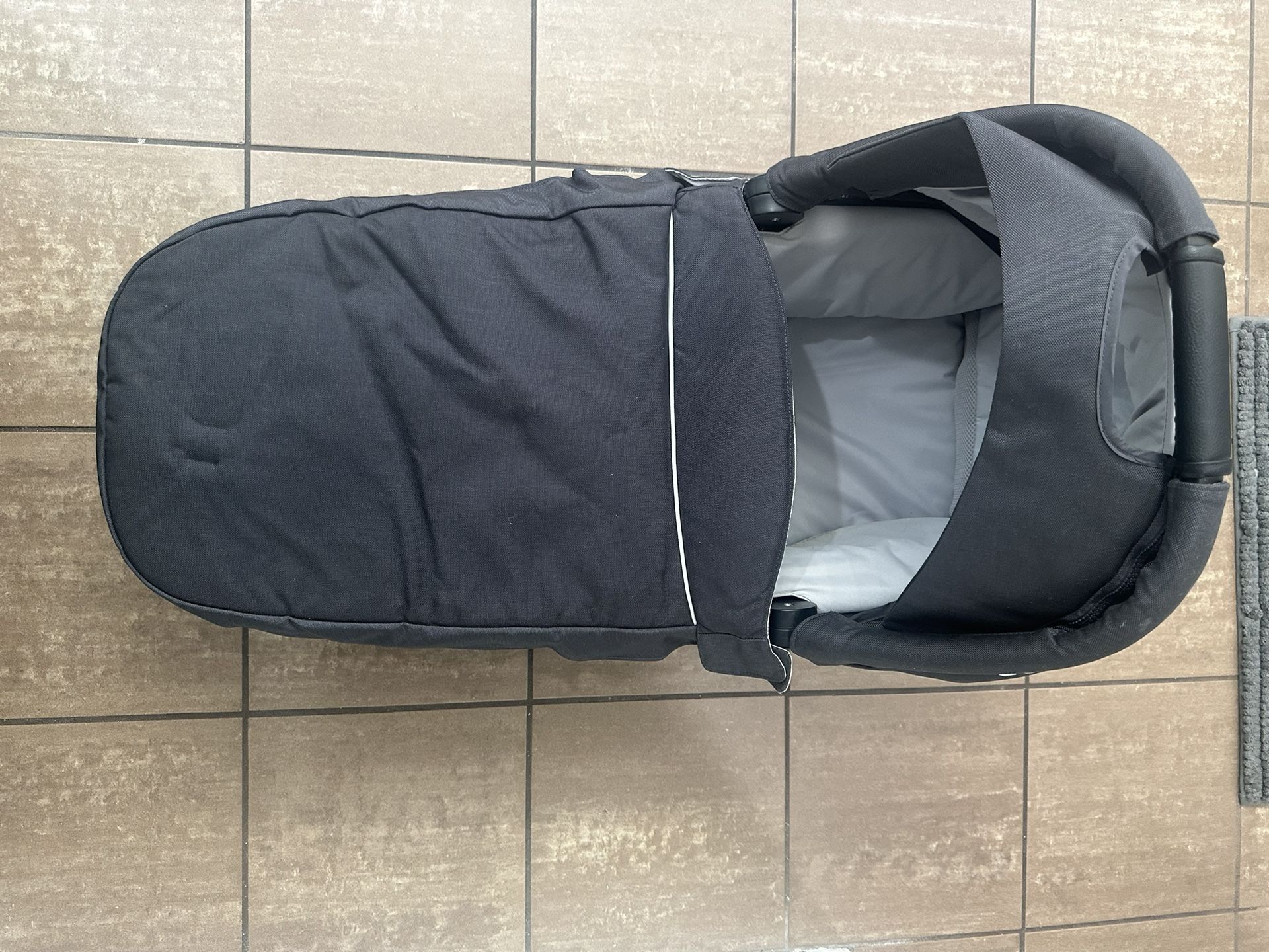 Nuna Basinett For Stroller Or Stand