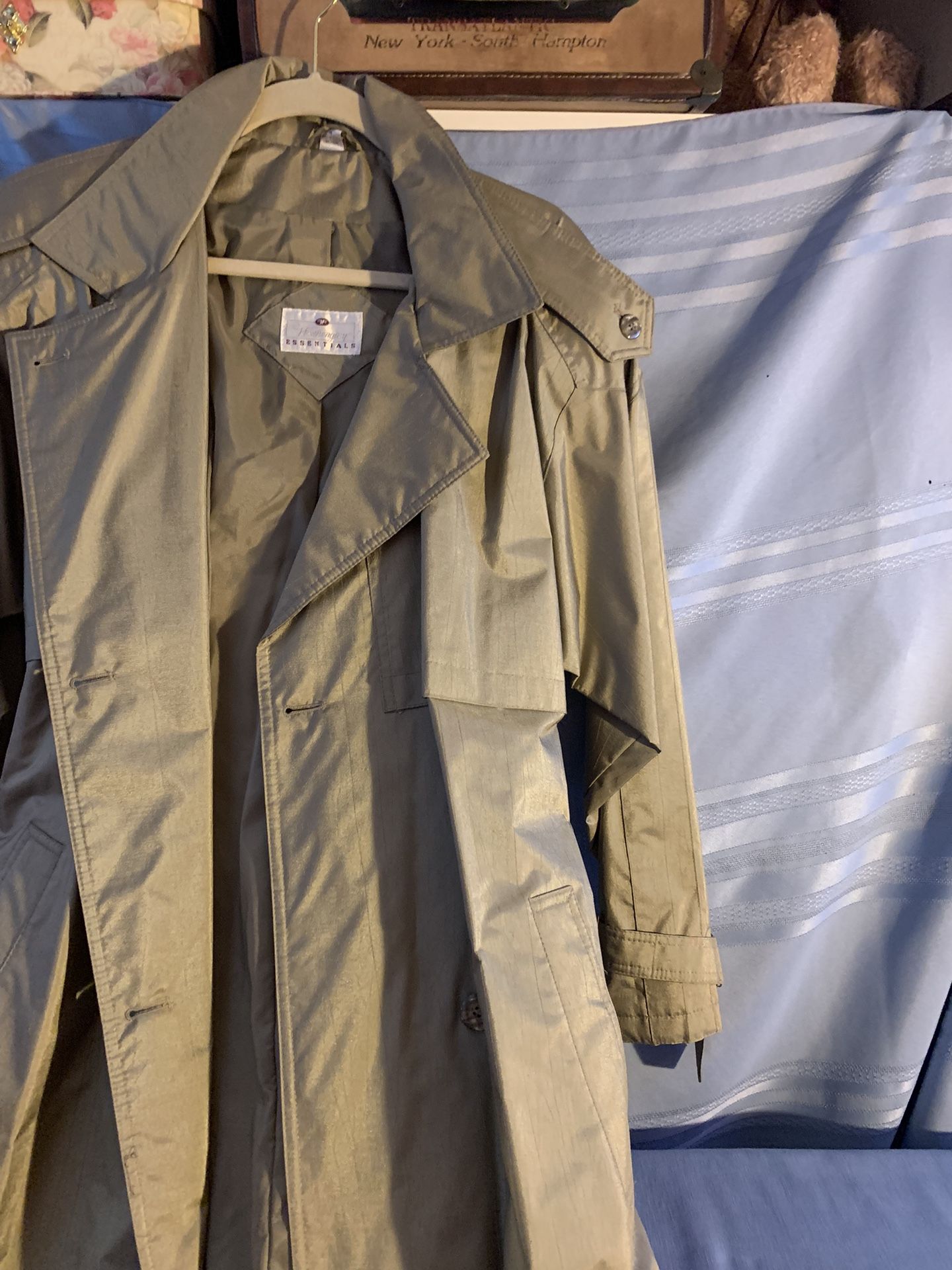 Women’s Trench Coat/Rain Jacket