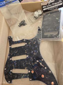 WD Custom SSS Strat Pickguard, back plate and knobs