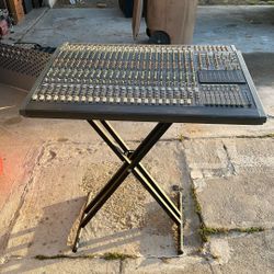 Behringer EURODESK 48/24 8 Bus