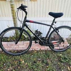 Trek Verve 3 hybrid bike