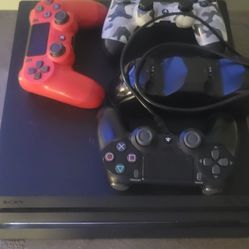 PS4 Pro 1TB + 3 Contollers + Charging Station + 12 Games