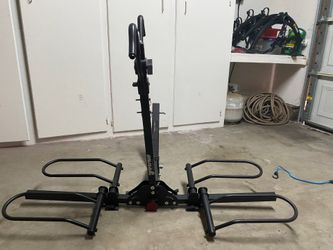 Almost new..Young electric 2 bike hitch rack with lock