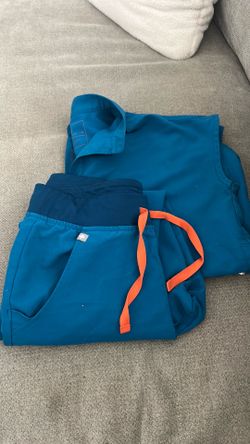 Used Caribbean Blue FIGS scrub set
