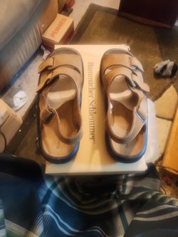 Hammacher Schlemmer Leather  Sandal Size  36