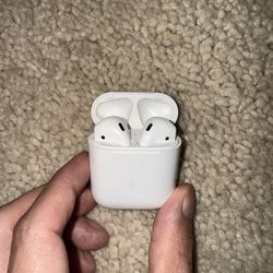 Apple AirPods (Gen 2)