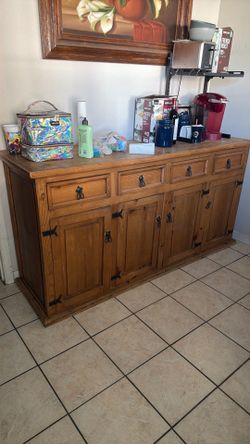 Credenza cabinet