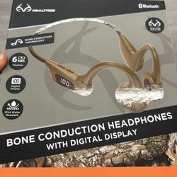 NWT Realtree Wireless Bone Conduction Headphones with digital display 
