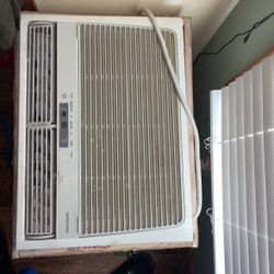 Giant Air Condition 220 Watts