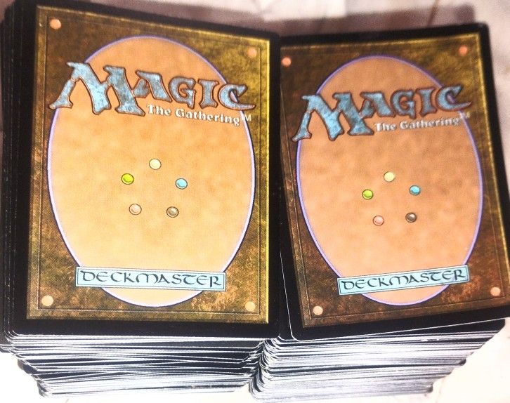 Box Of 400 Magic The Gathering Cards and 300 Pokemon