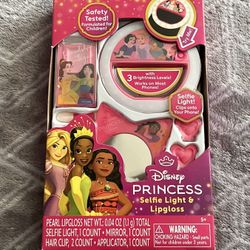 NEW ✨ Disney Princess Selfie Light And Accessories $3